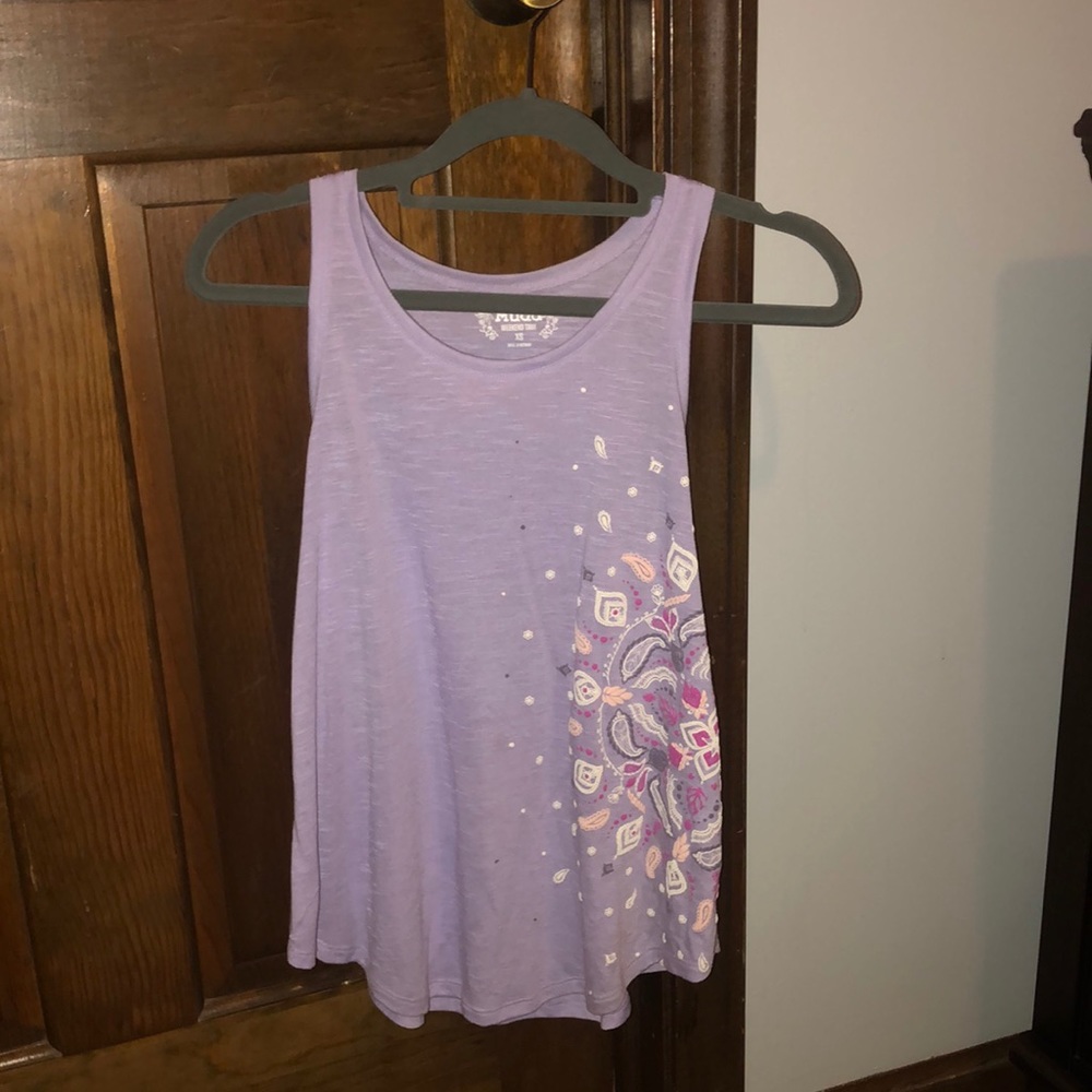 Light purple top with design